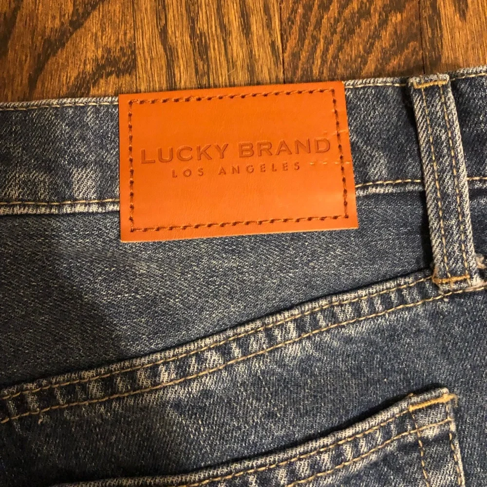 Lucky Brand “Drew” Cropped Mom Jean - Picture 2 of 9